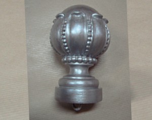 Pomme bois patinée argent